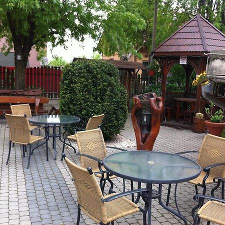 Bed and Breakfast Sarokhaz Panzio Vecsés Exterior foto
